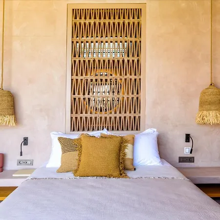 Birdcage 33 - Adult Only