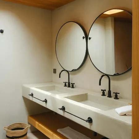 Birdcage 33 - Adult Only Otel *