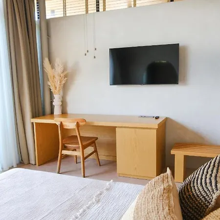 Birdcage 33 - Adult Only Яликовак