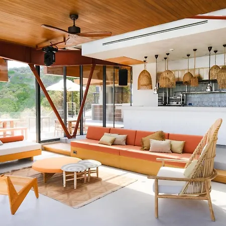 Отель Birdcage 33 - Adult Only *