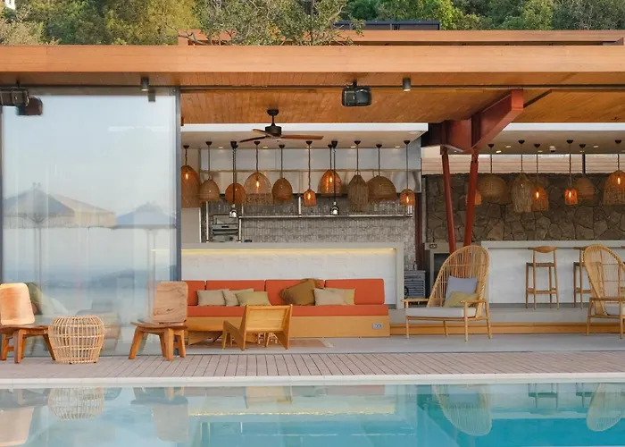 Birdcage 33 - Adult Only יאליקאבאק