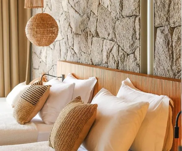 Birdcage 33 - Adult Only * יאליקאבאק