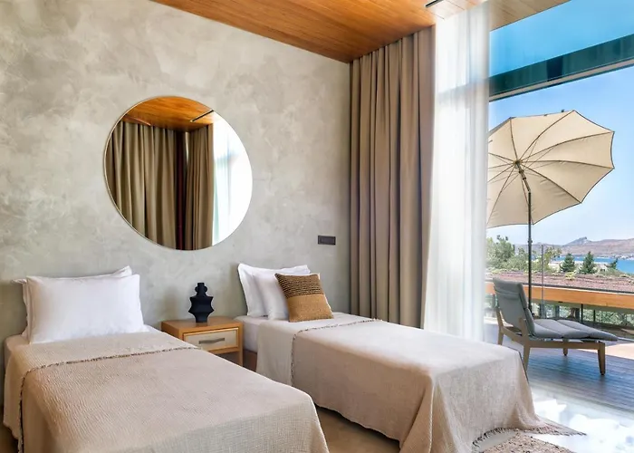 Birdcage 33 - Adult Only *