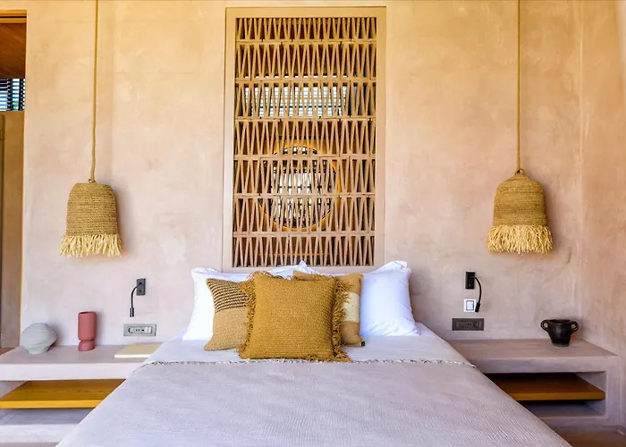 Birdcage 33 - Adult Only