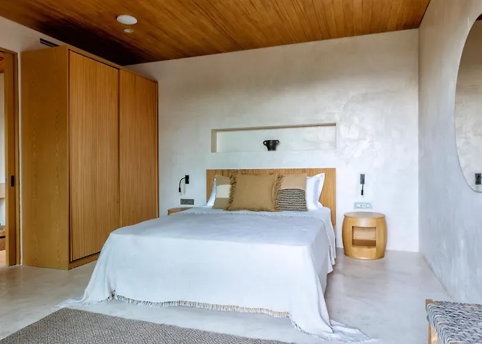 Birdcage 33 - Adult Only יאליקאבאק