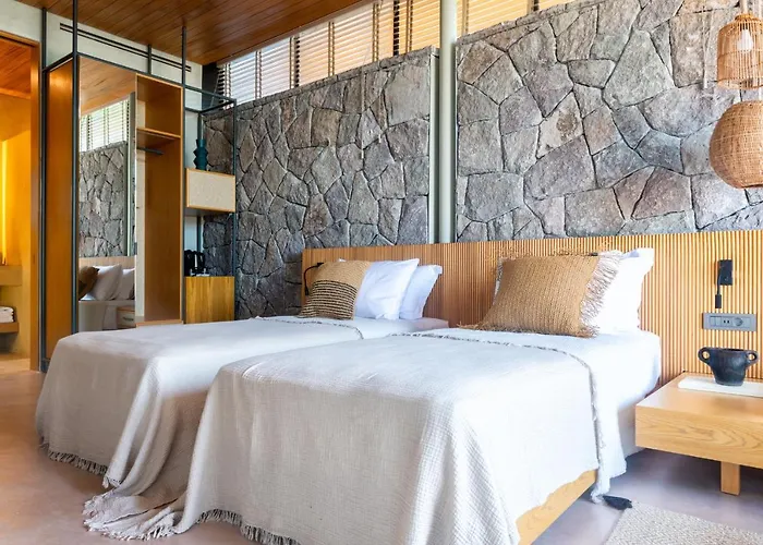 Birdcage 33 - Adult Only