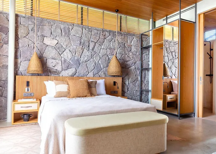 מלון Birdcage 33 - Adult Only *